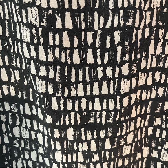 Eileen Fisher Silk Short-sleeve Blouse with geometric pattern - Picture 8 of 13